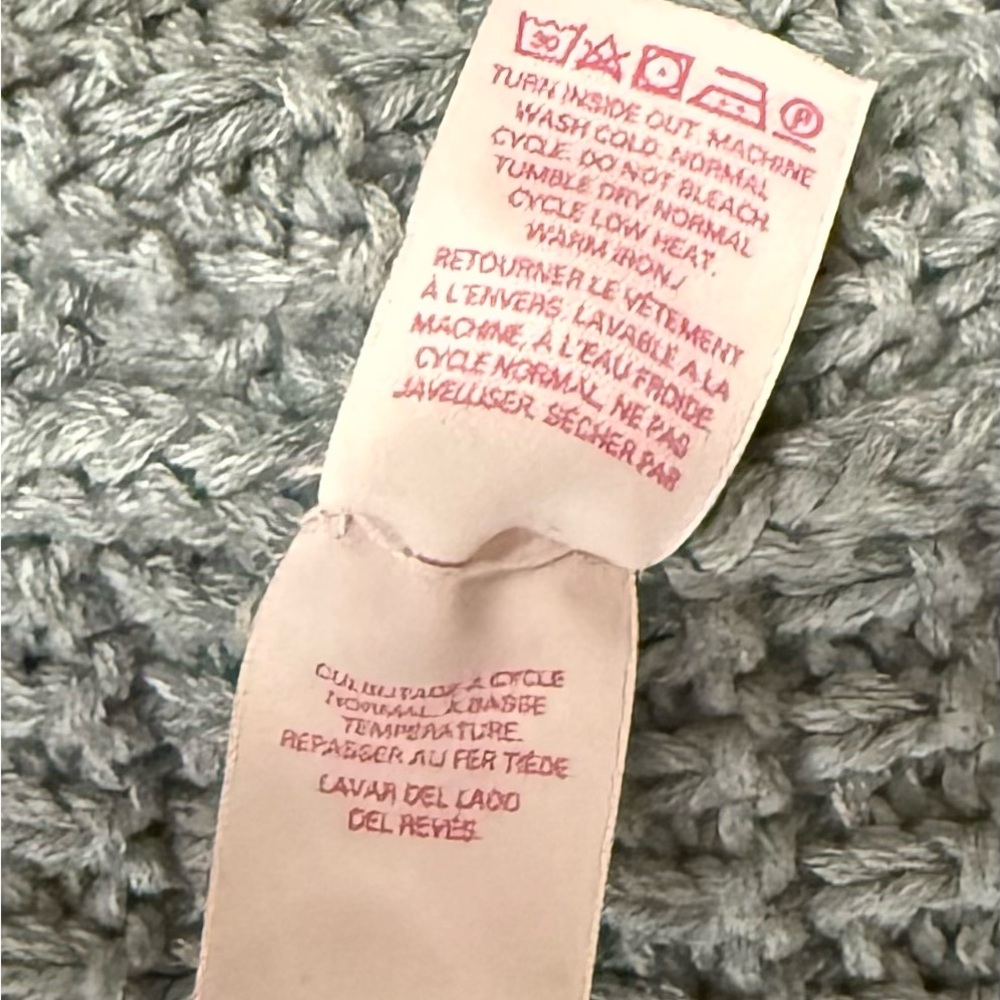 EUC. Victoria's Secret Light Gray V-Neck Waffle Knit Sweater. - Picture 5 of 6